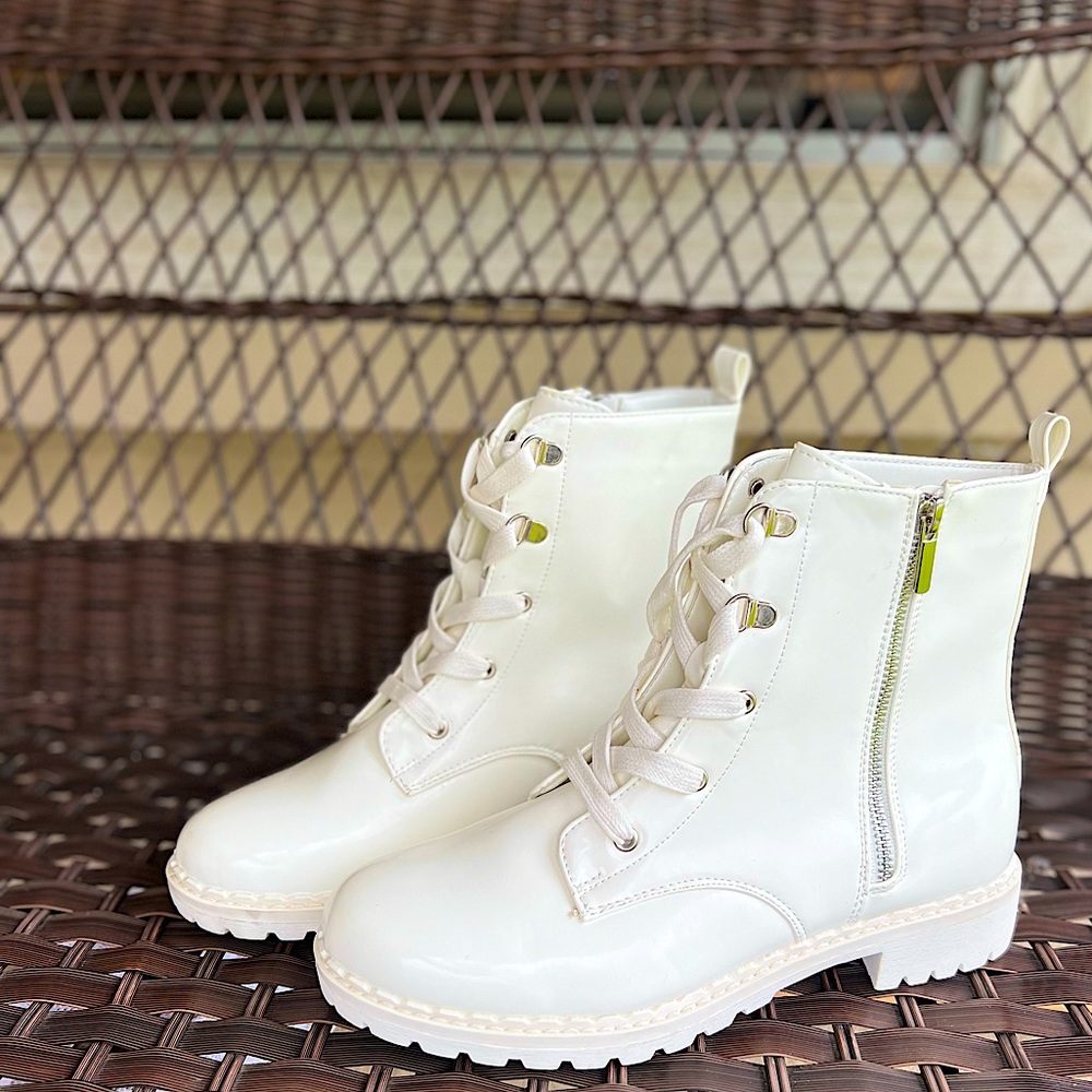 Ladies size 9 tie up patent leather boots
